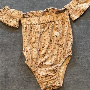 Floral Bailey’s Blossoms onesie. Size 0-3 months